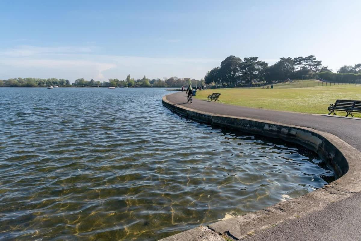 Park Lake View Poole Dış mekan fotoğraf
